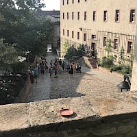 Leuchtenburg Teambuilding Innenhof