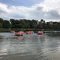 Paddeln mit den Kollegen Teambuilding Flossbau